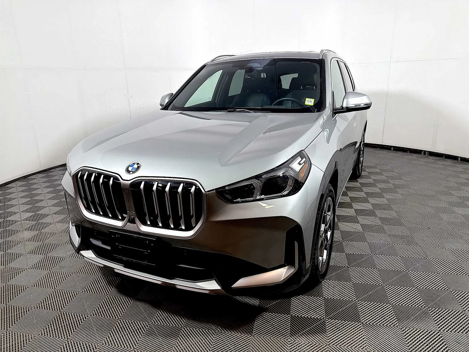 2026 BMW X1 28i - Photo 3