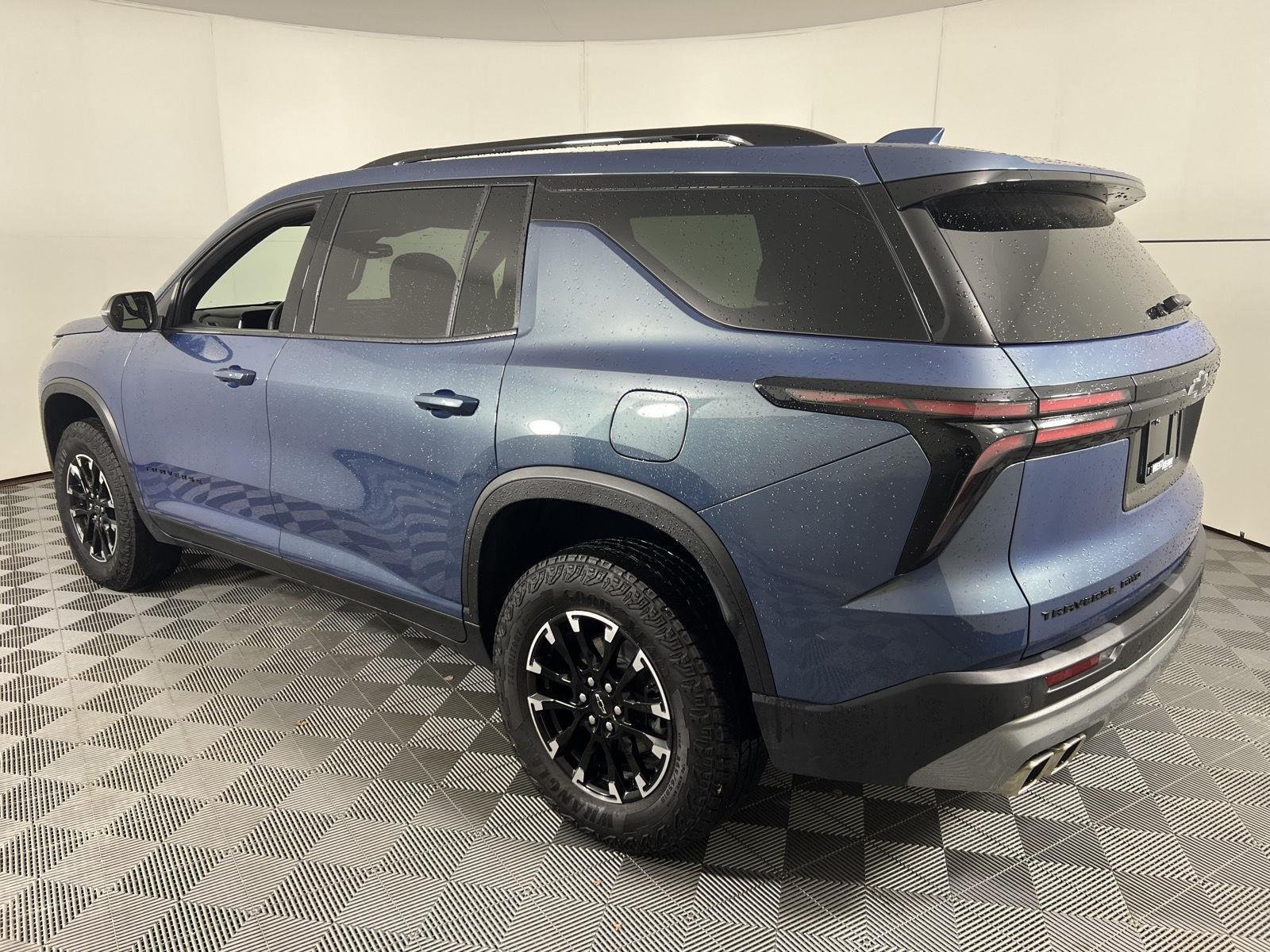 Used 2025 Lakeshore Blue Chevrolet Z71 image 9
