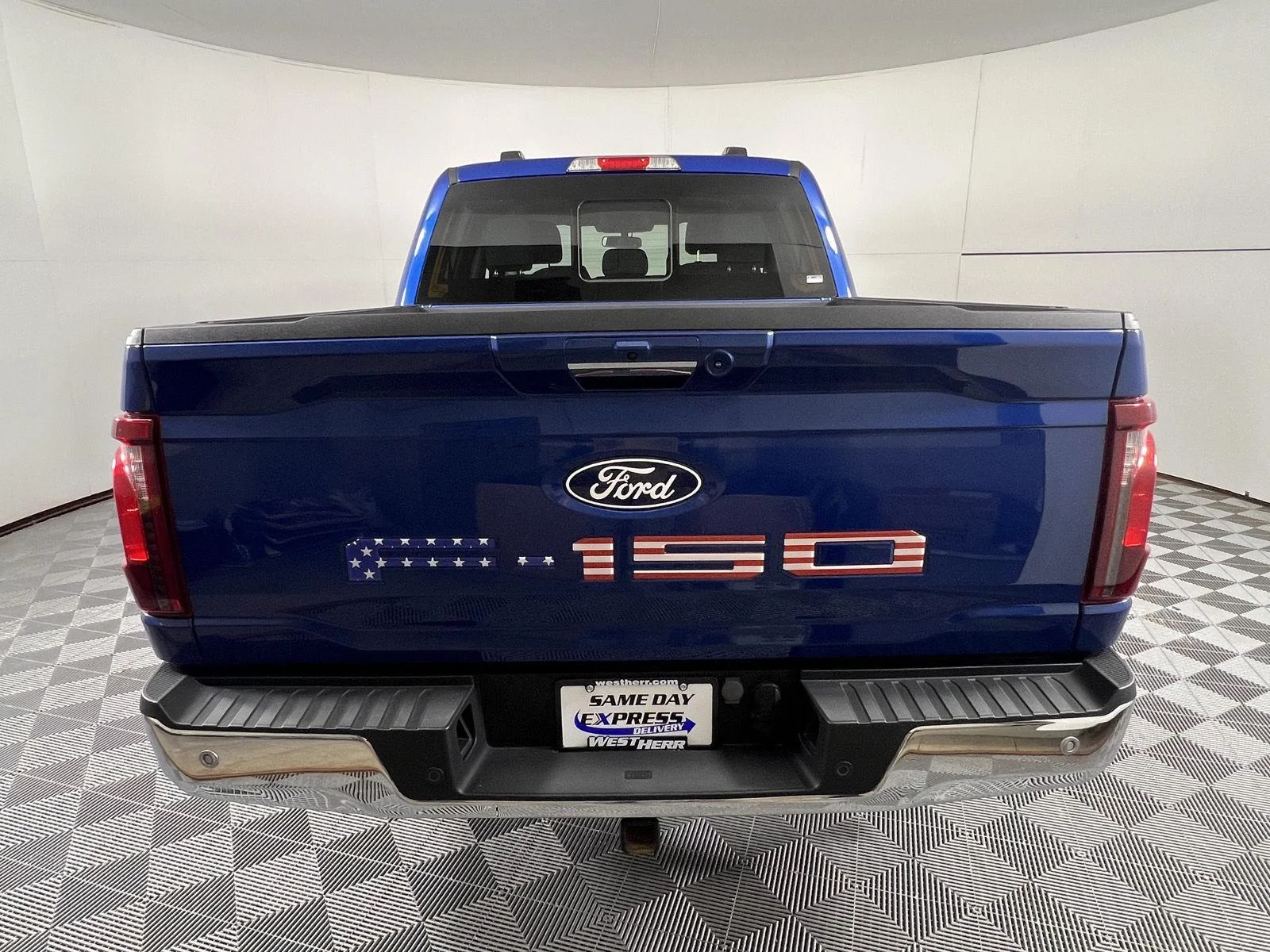 Used 2024 Atlas Blue Ford XLT image 9