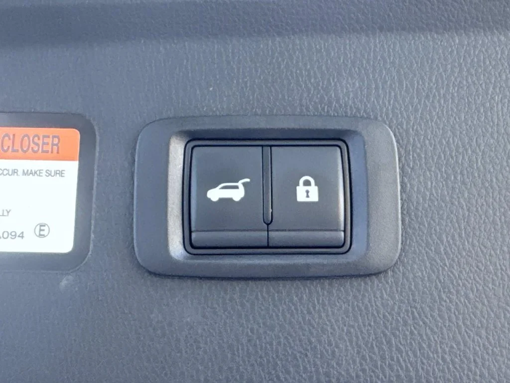 Used 2025 Alloy Silver Metallic Mitsubishi  image 16