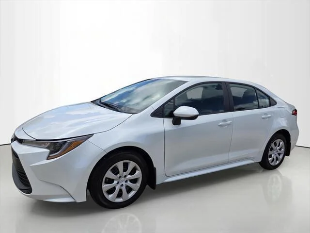 Used 2026 Wind Chill Pearl Toyota LE image 9
