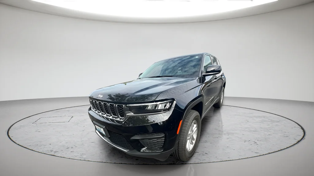 Used 2025 Black Jeep Laredo image 7
