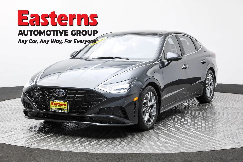 Used 2023 Gray Hyundai SEL image 1