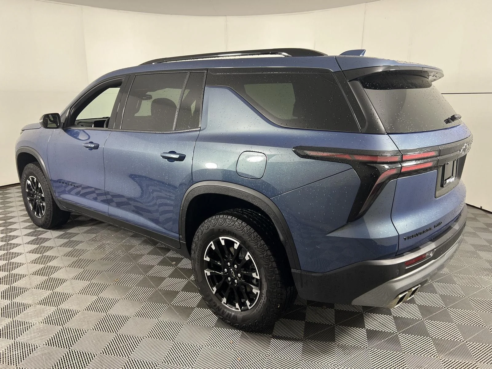 Used 2025 Lakeshore Blue Chevrolet Z71 image 9