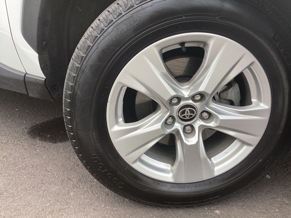 Used 2021 White Toyota XLE image 6