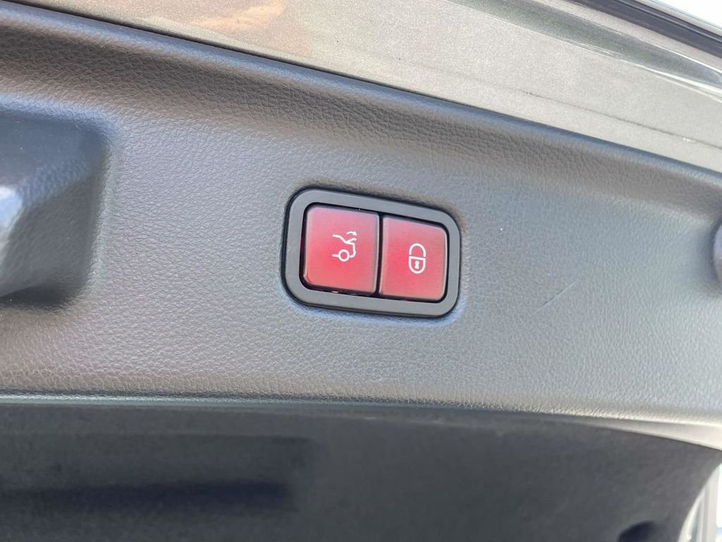 Used 2022  Mercedes-Benz S 580 image 18