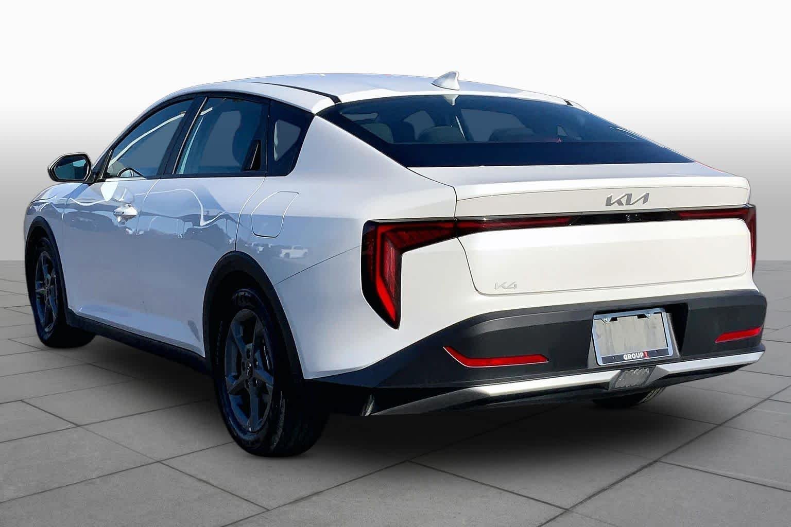 Used 2025 Snow White Pearl Kia LXS image 12