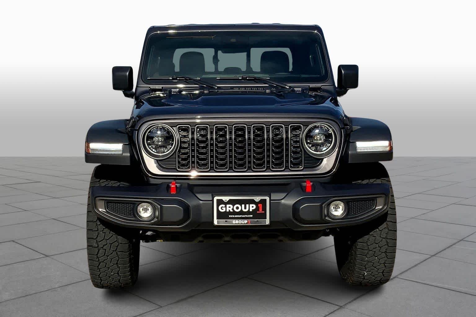 Used 2025 Granite Crystal Metallic Clearcoat Jeep Rubicon image 3