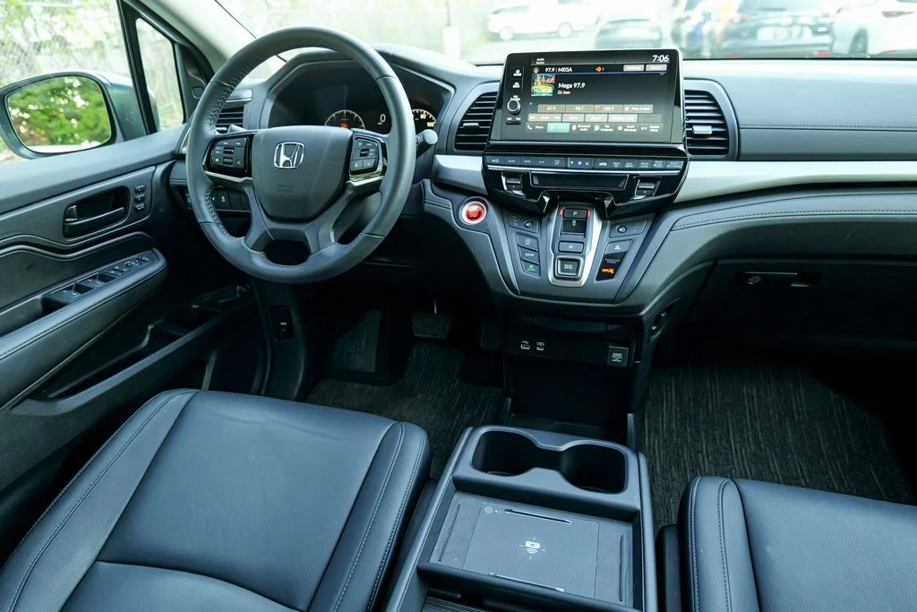 Used 2025 White Honda EX-L image 40