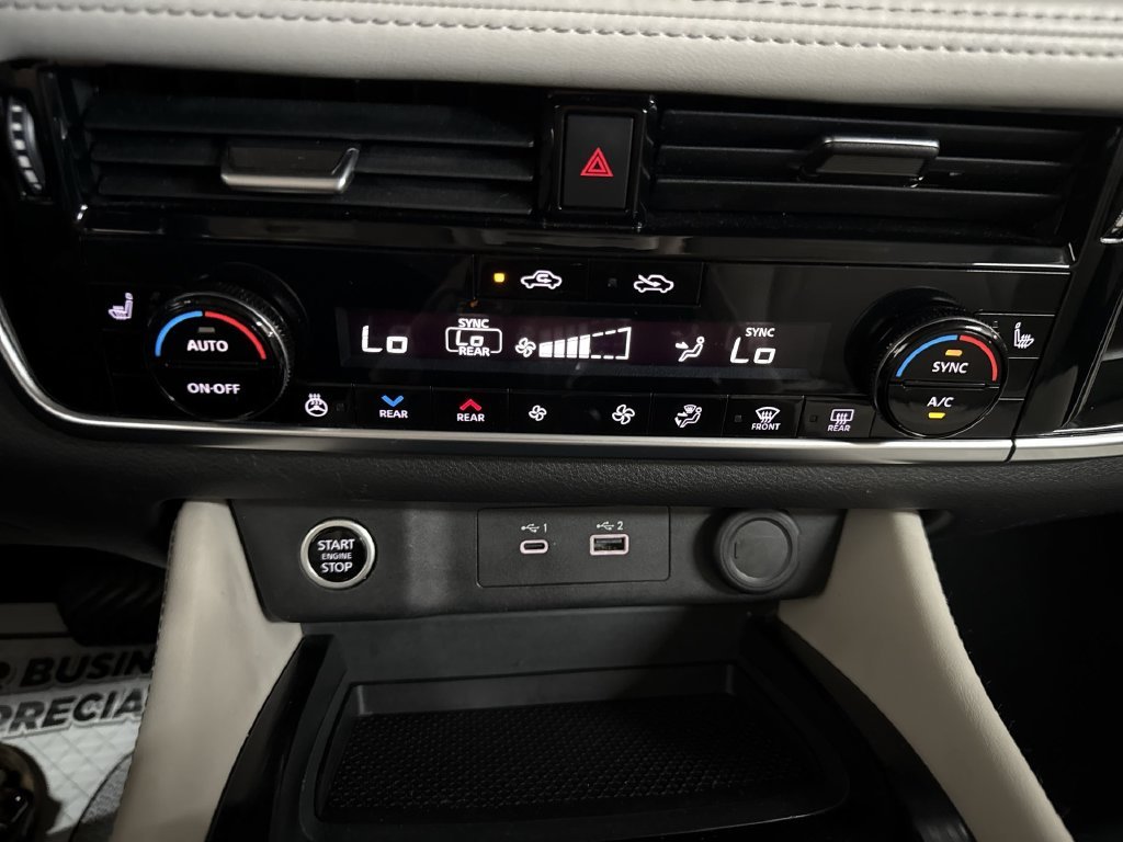 Used 2023 Scarlet Nissan SL image 27
