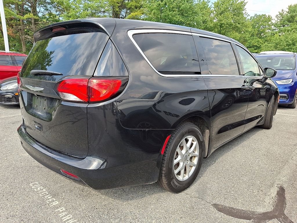 Used 2021 Black Chrysler LX image 6