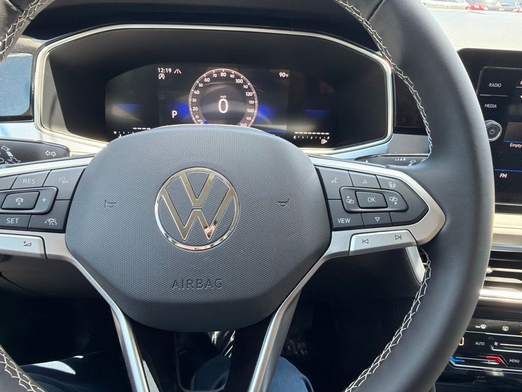New 2026 Deep Black Pearl Volkswagen 1.5T SE image 13