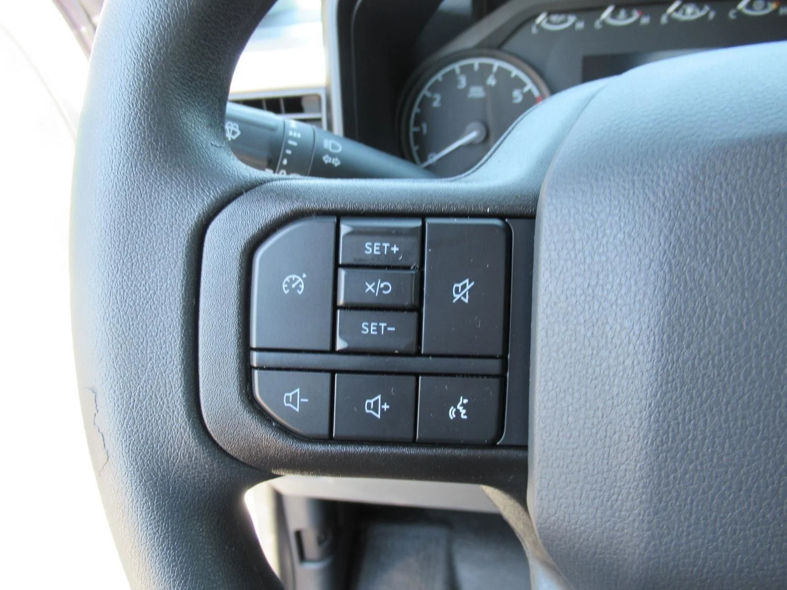 New 2024 Oxford White Ford F-250® XL image 23