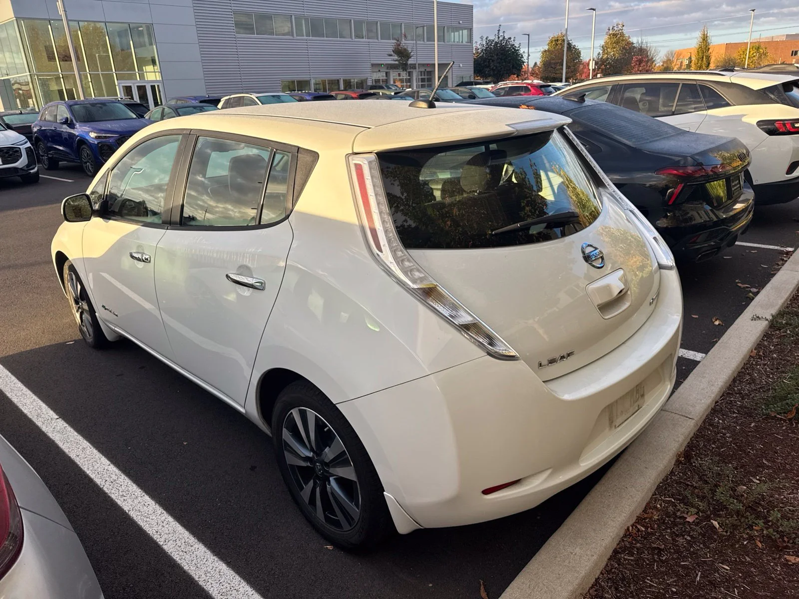 Used 2016 White Nissan SV image 8