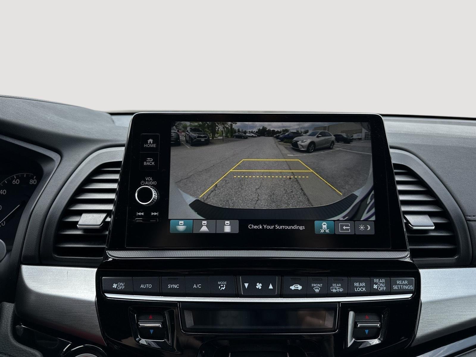Used 2025 Platinum White Pearl Honda Touring image 15