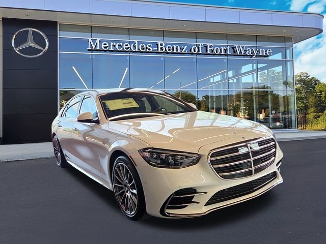 New 2026 MANUFAKTUR Moonlight White Metallic Mercedes-Benz S580 image 1