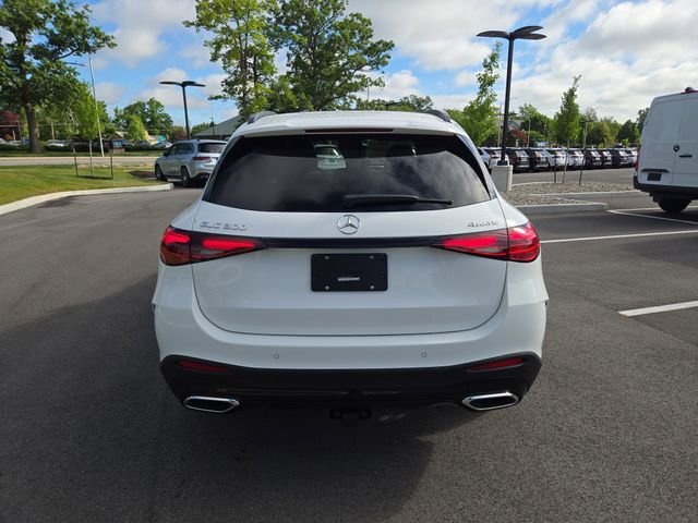 New 2026 Polar White Mercedes-Benz GLC300 image 4