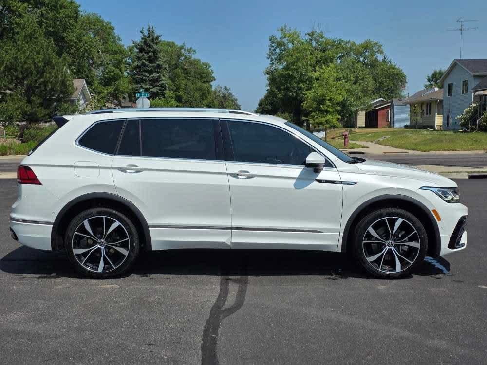 Used 2024 White Volkswagen SEL R-Line image 1