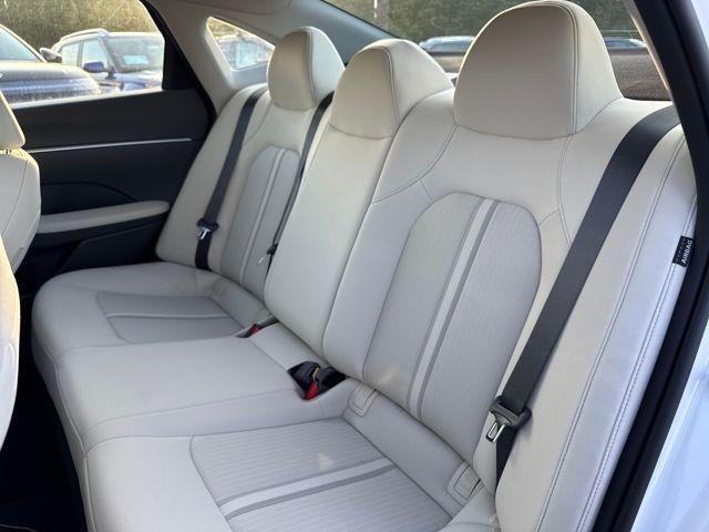 New 2026 White Hyundai SE image 13