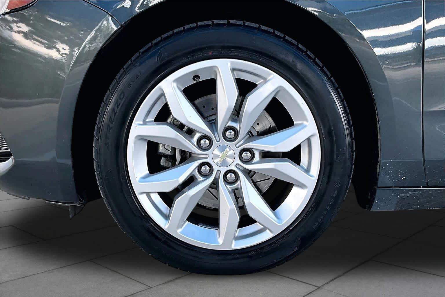 Used 2019 Nightfall Gray Metallic Chevrolet LT image 9
