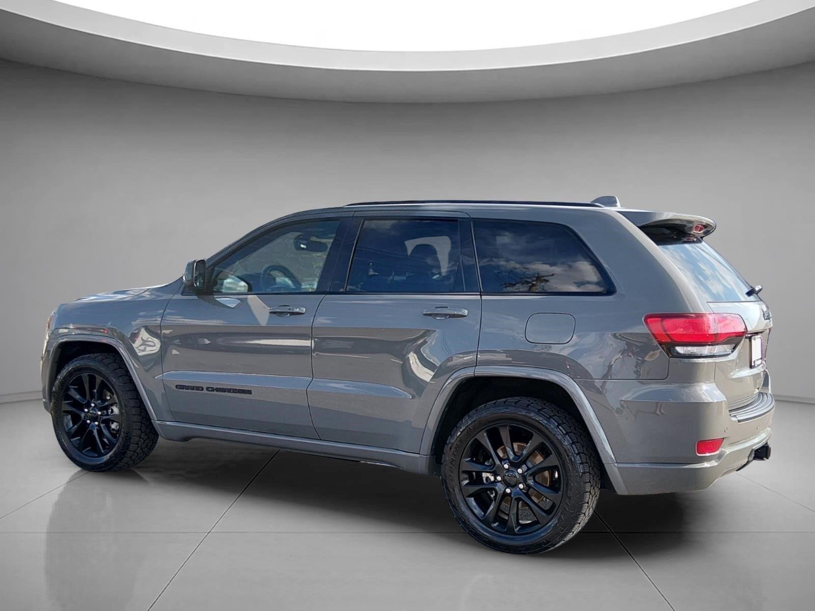 Used 2020 Sting-Gray Clearcoat Jeep Altitude image 3