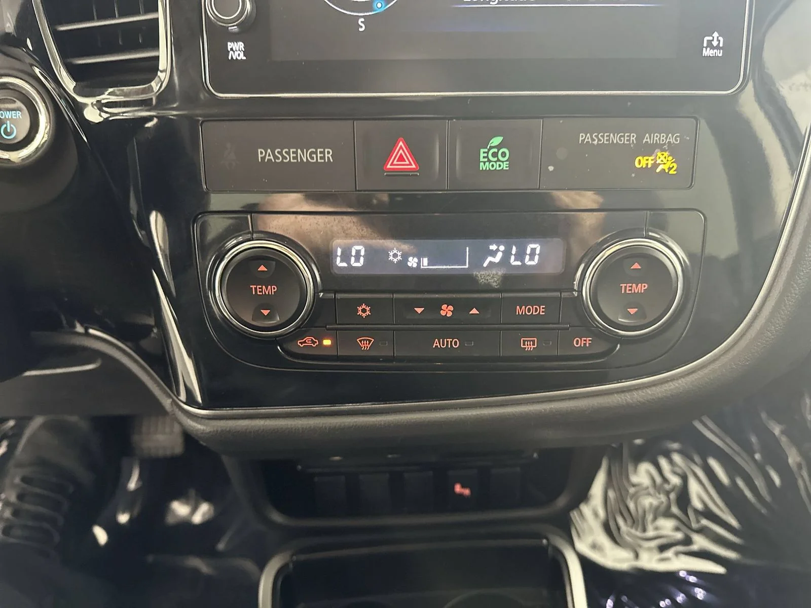 Used 2018 Black Mitsubishi SEL image 19