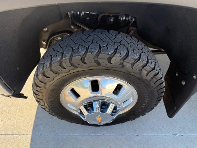 Used 2024 Summit White Chevrolet LTZ image 9