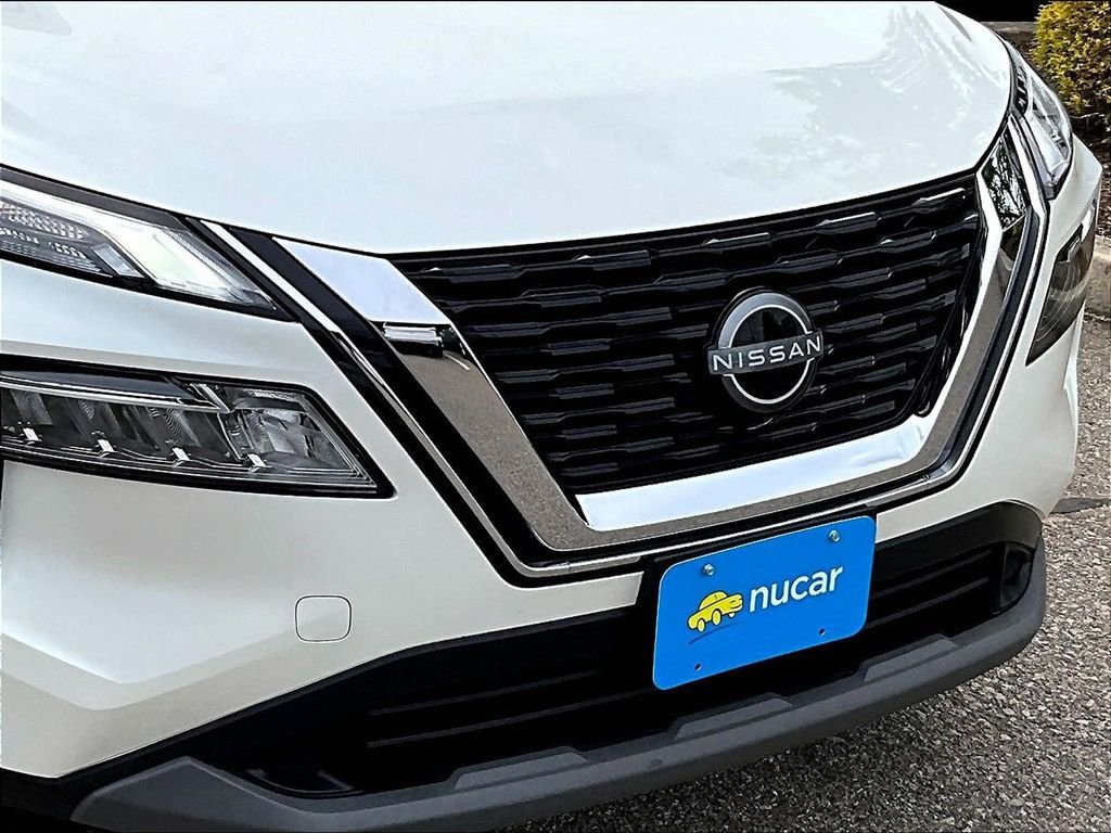 Used 2023 White Nissan SV image 30