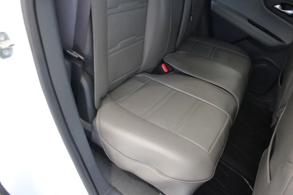 Used 2020 SUMMIT WHITE Chevrolet LT image 27