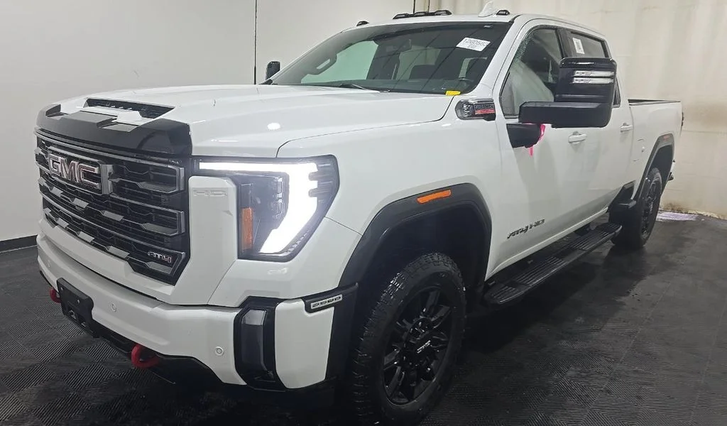 Used 2024 White GMC AT4 image 3