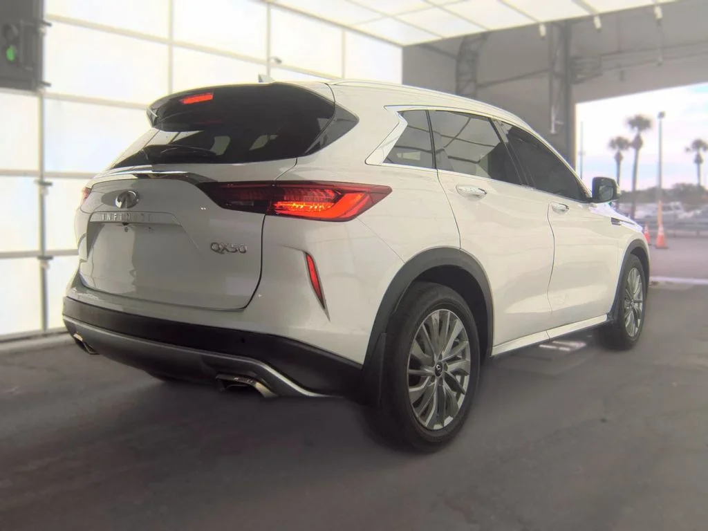 Certified Used 2023 White INFINITI LUXE image 3
