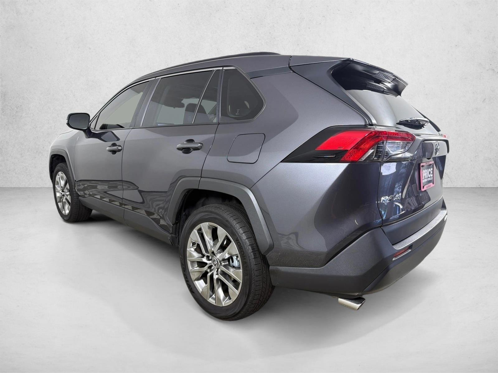Certified Used 2025  Toyota XLE Premium image 6