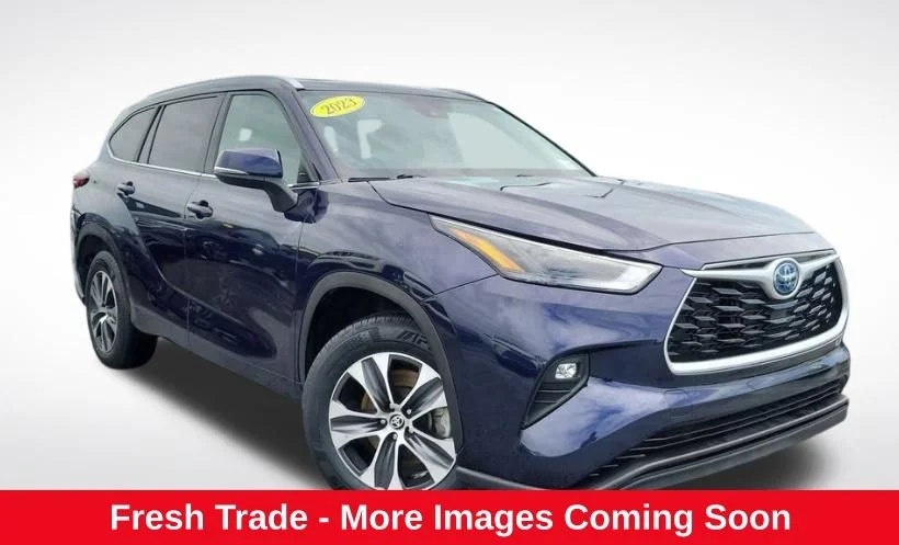 Used 2023  Toyota XLE image 1