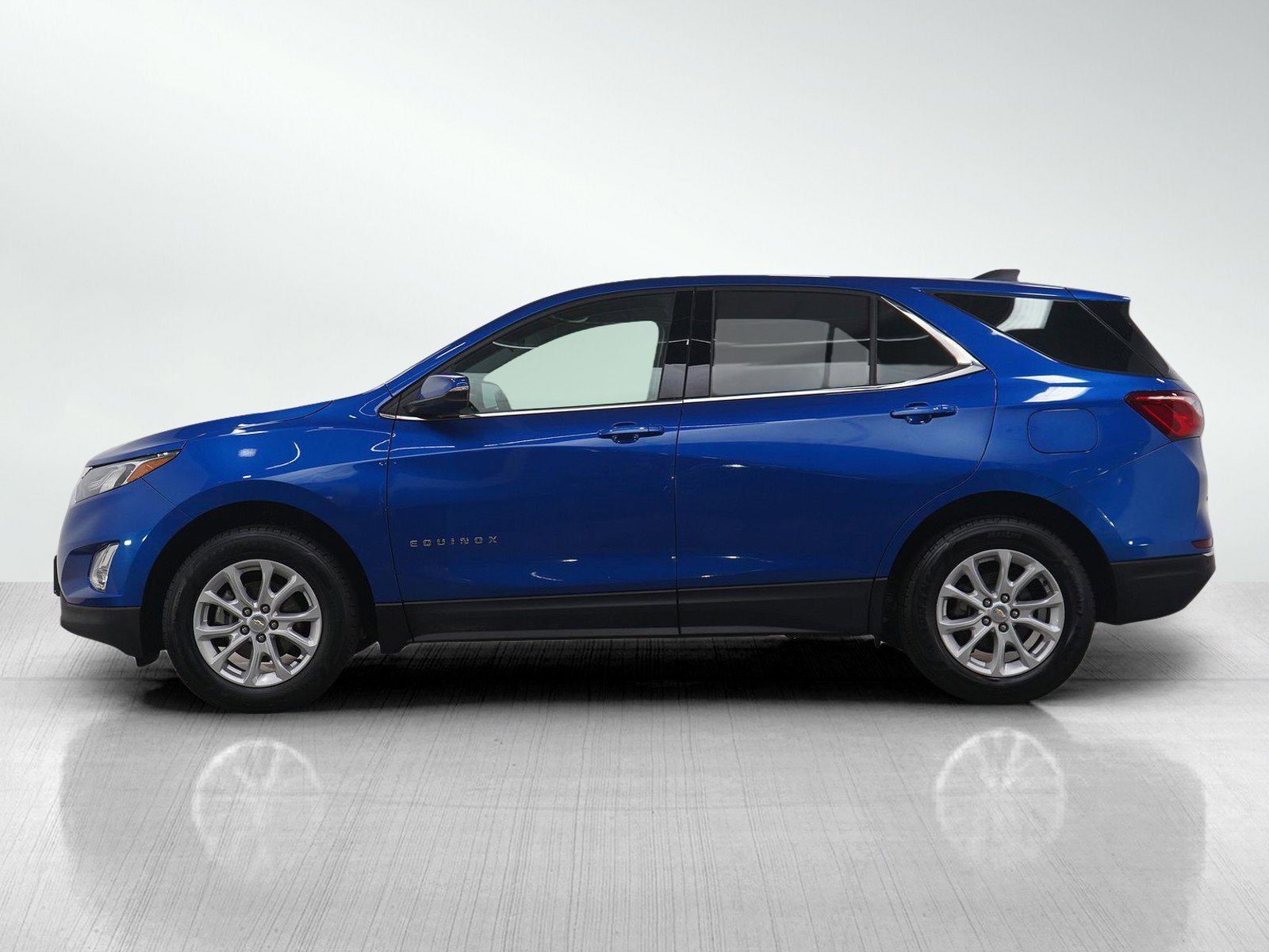 Used 2019 Chevrolet Equinox LT with VIN 3GNAXUEV6KS528835 for sale in Burnsville, Minnesota