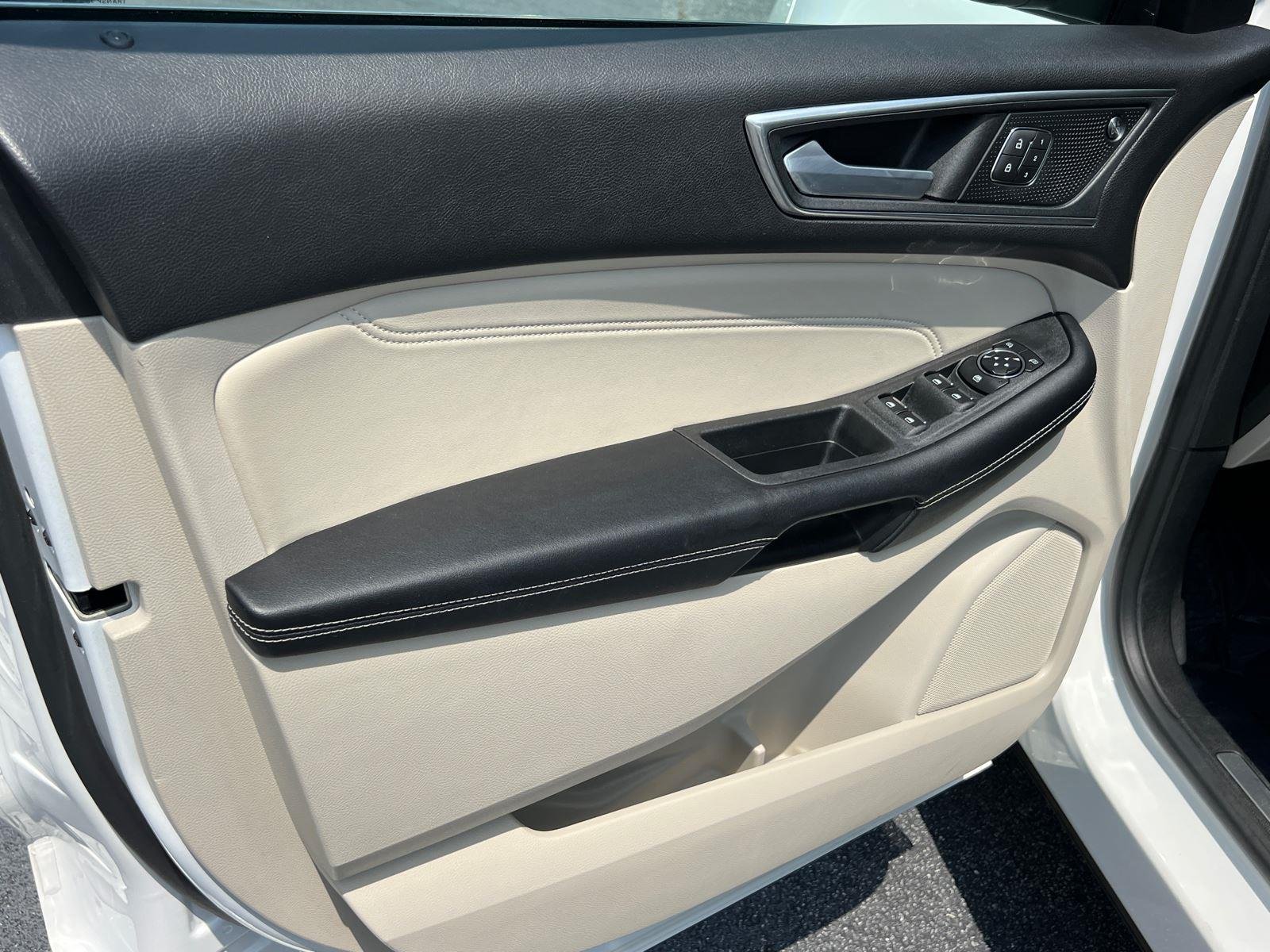 Used 2022 Star White Metallic Tri-Coat Ford Titanium image 10