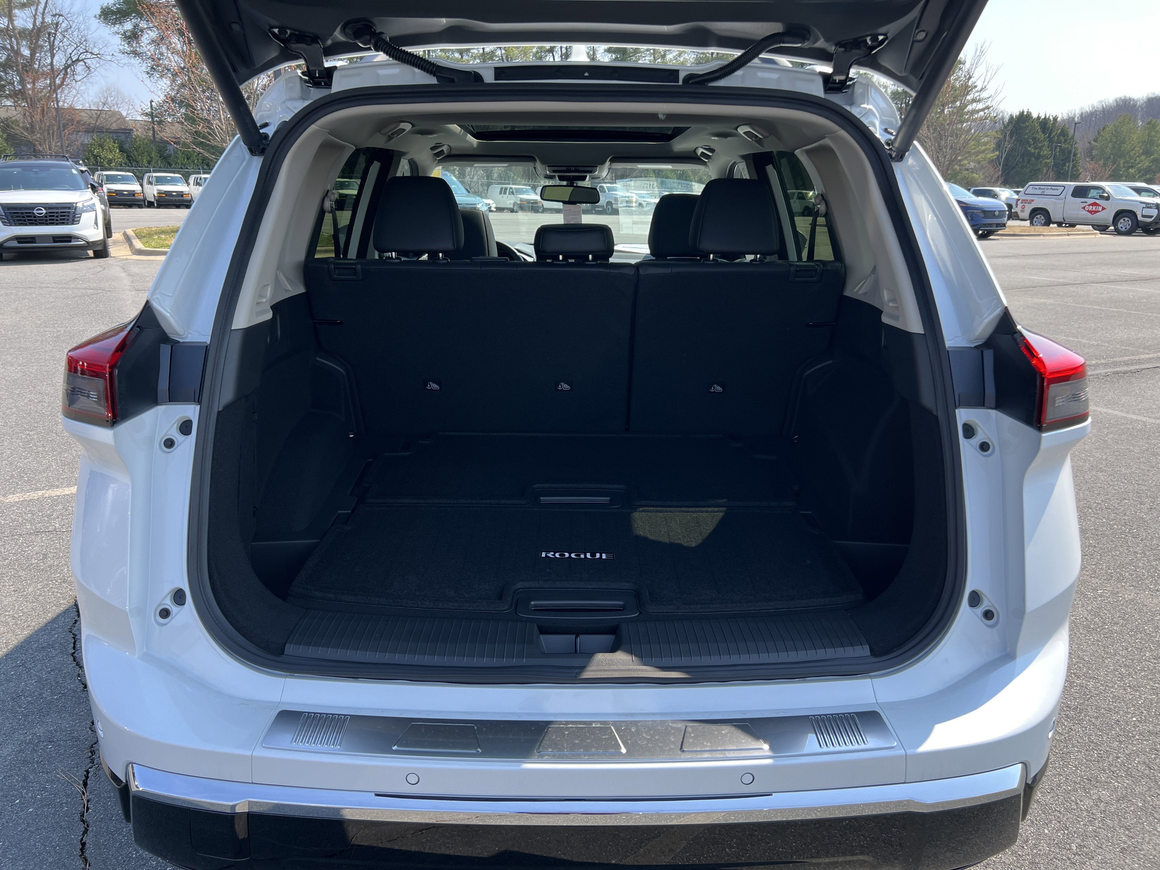 New 2026 Everest White Pearl TriCoat Nissan Platinum image 30