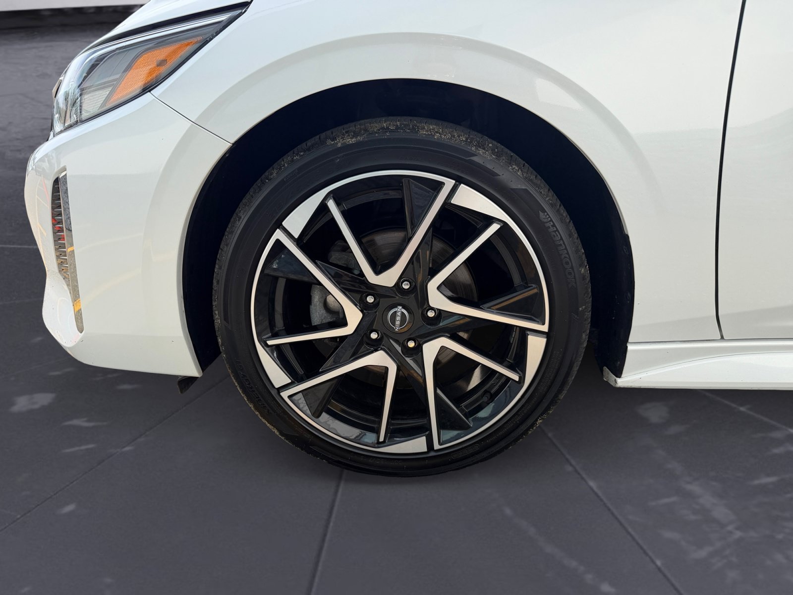 Used 2024 Aspen White Tricoat/Super Black Nissan SR image 41