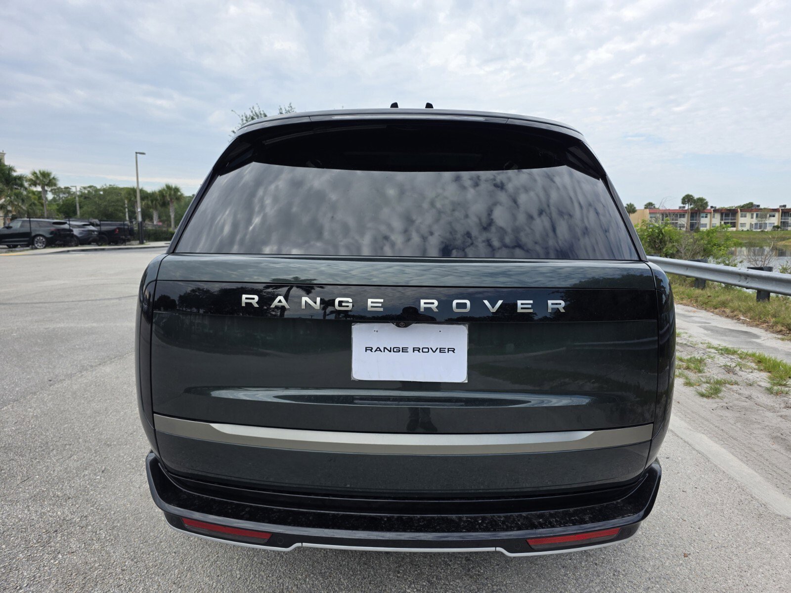 New 2026 Belgravia Green Land Rover SE image 6