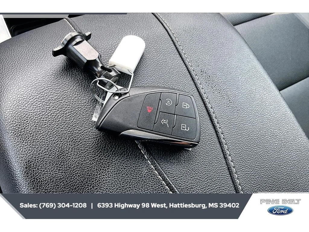 Used 2025 Sterling Gray Metallic Chevrolet FWD LT image 9