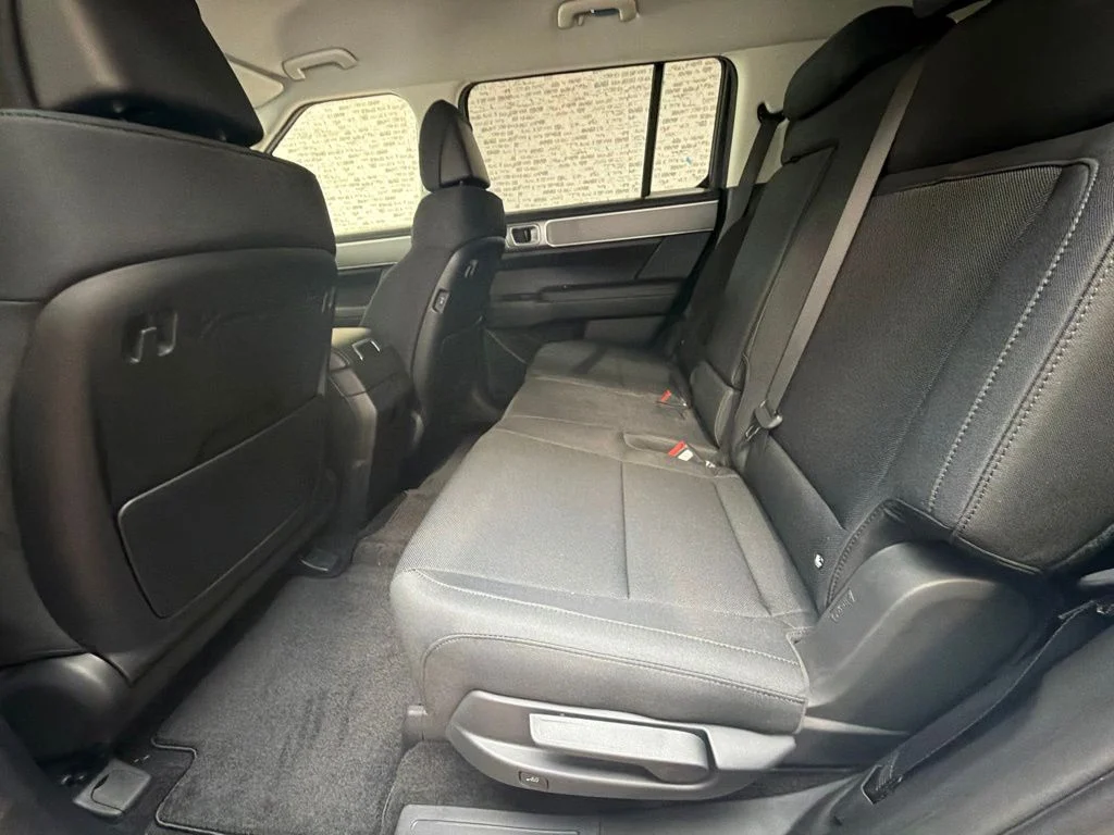 New 2027 Shimmering Silver Hyundai SE image 15