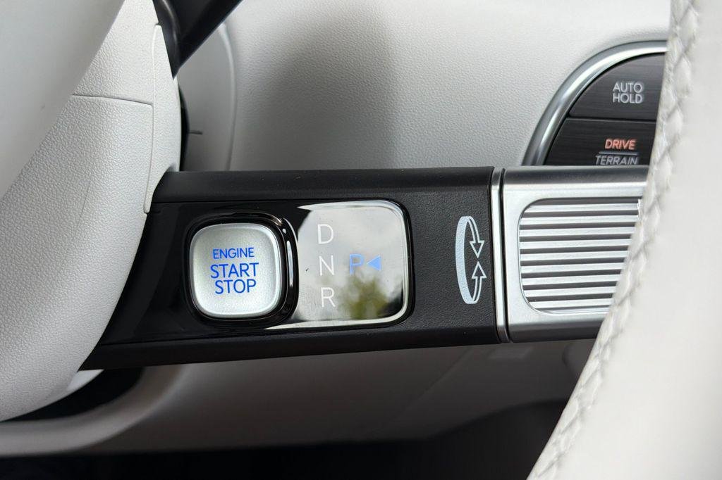 New 2026 Silver Hyundai SEL Premium 8P image 20