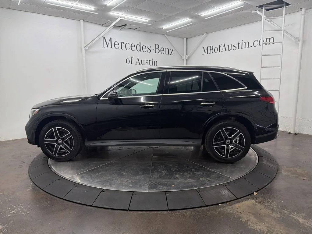 Used 2026 Black Mercedes-Benz GLC 300 image 4