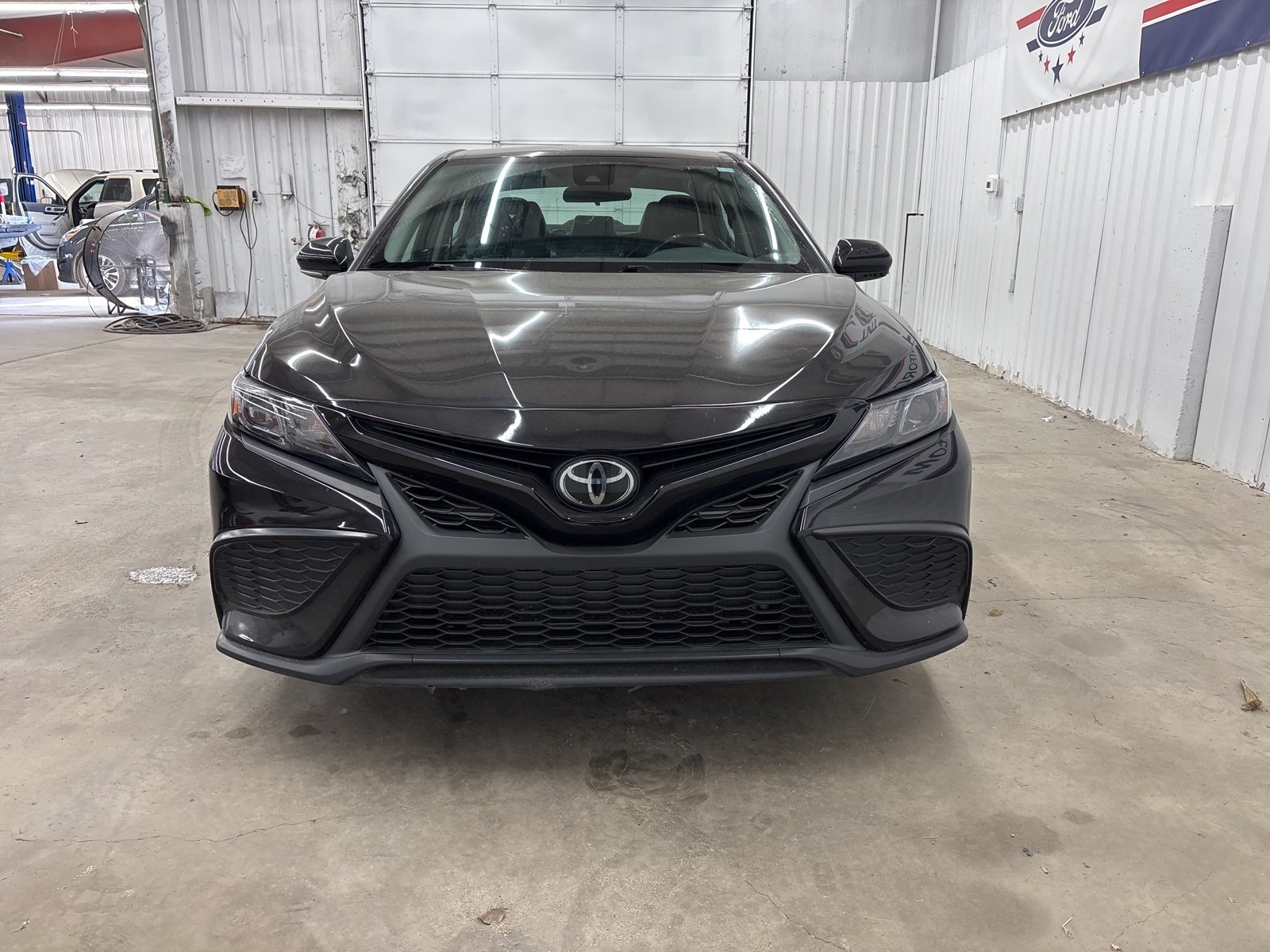 2022 Toyota Camry SE photo 3