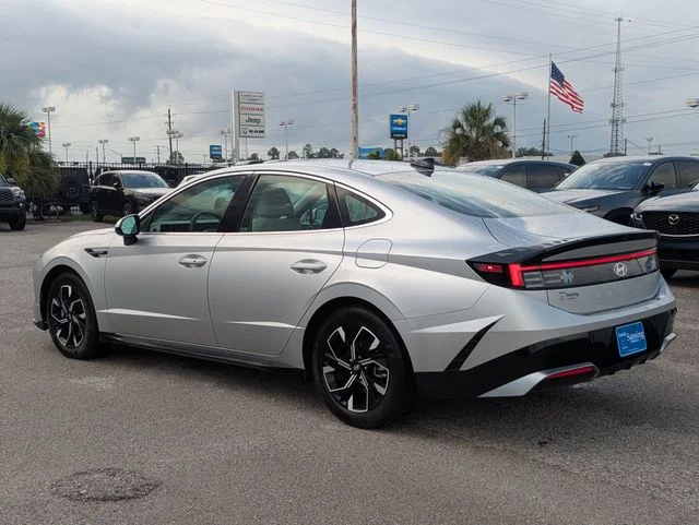 Used 2025 Silver Hyundai SEL image 3