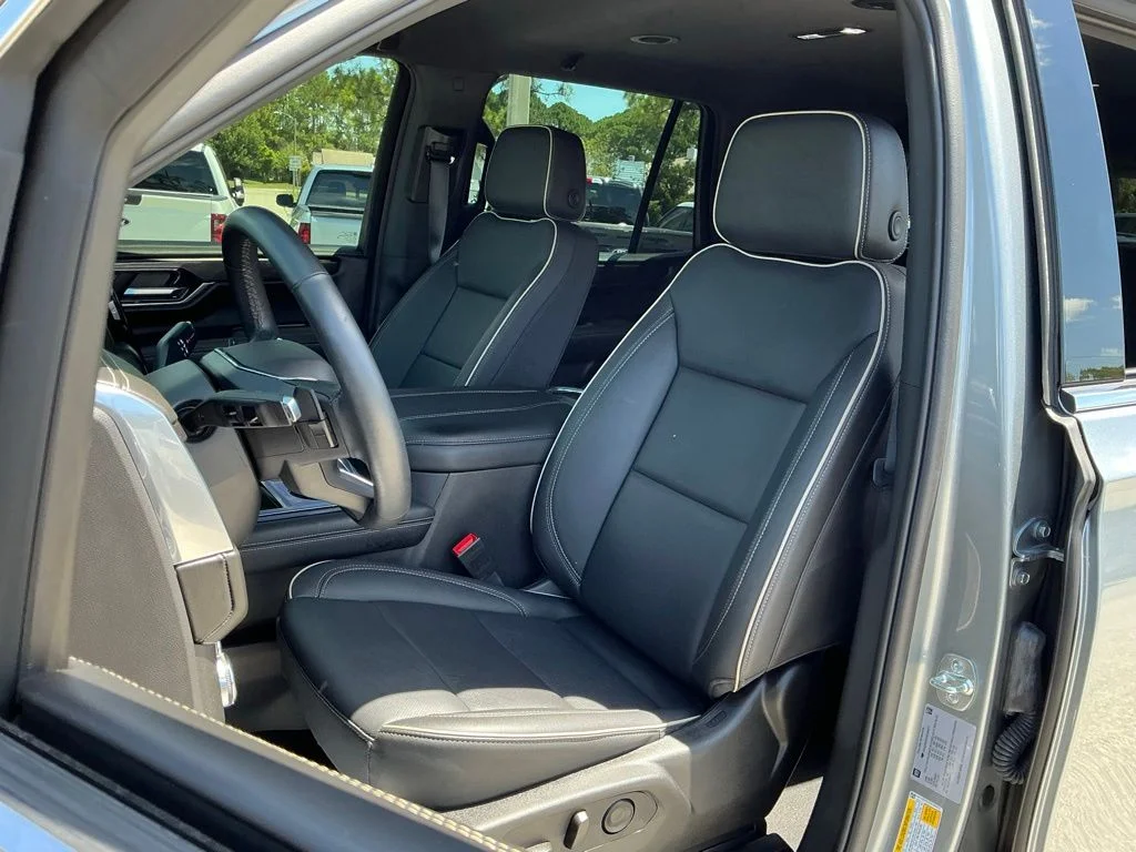 Used 2025 Silver GMC Elevation image 36