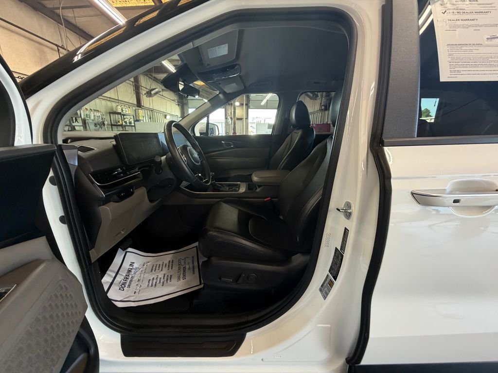 Used 2025 White Kia LXS image 11