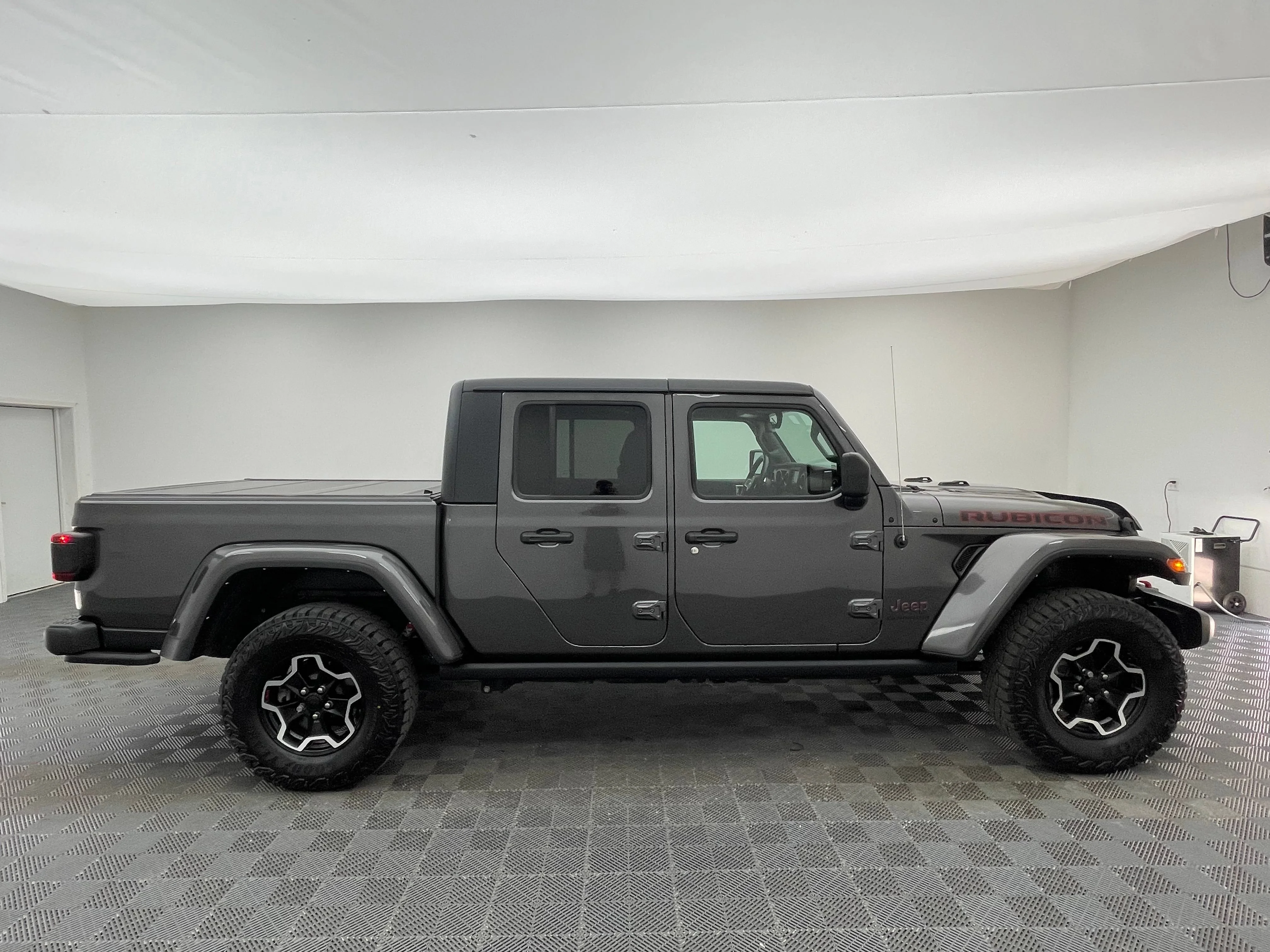 Used 2021  Jeep Rubicon image 6