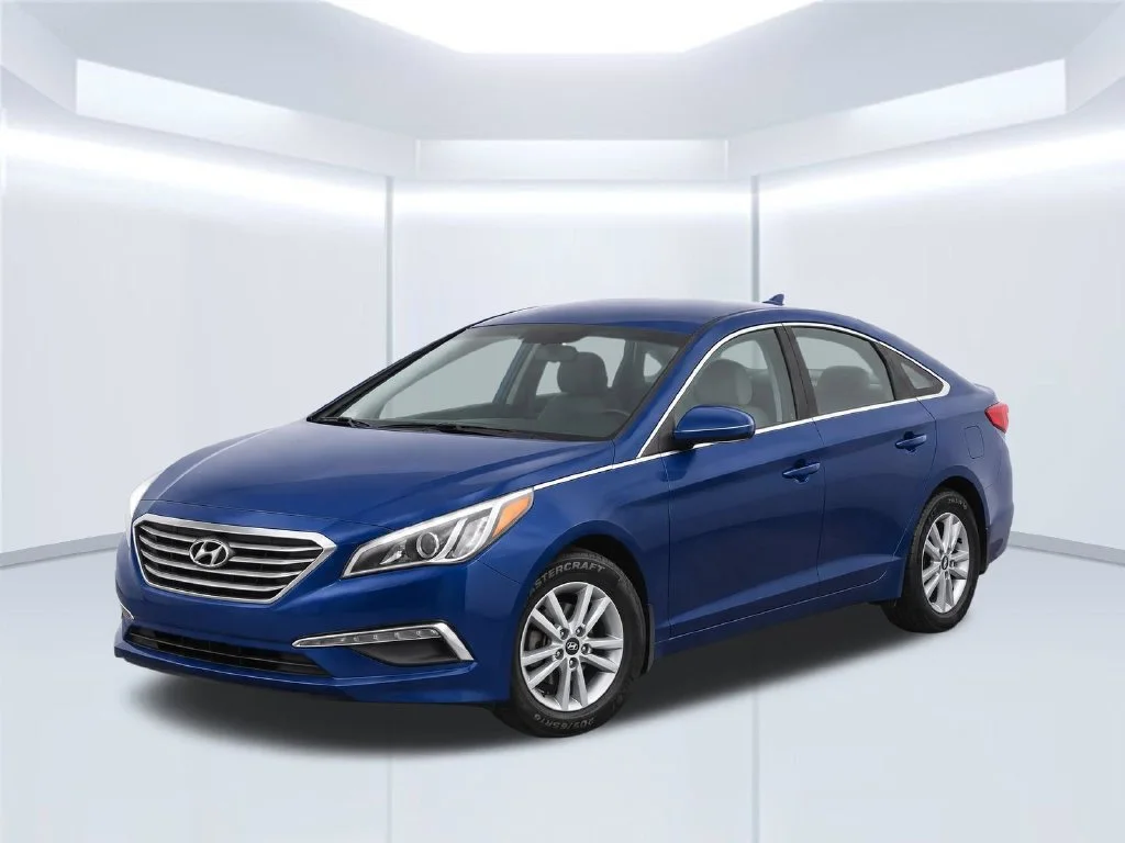 Used 2015 Blue Hyundai SE image 2