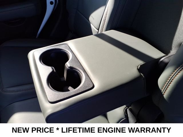 New 2026 Bright White Clear-Coat Exterior Paint Jeep Mojave image 27
