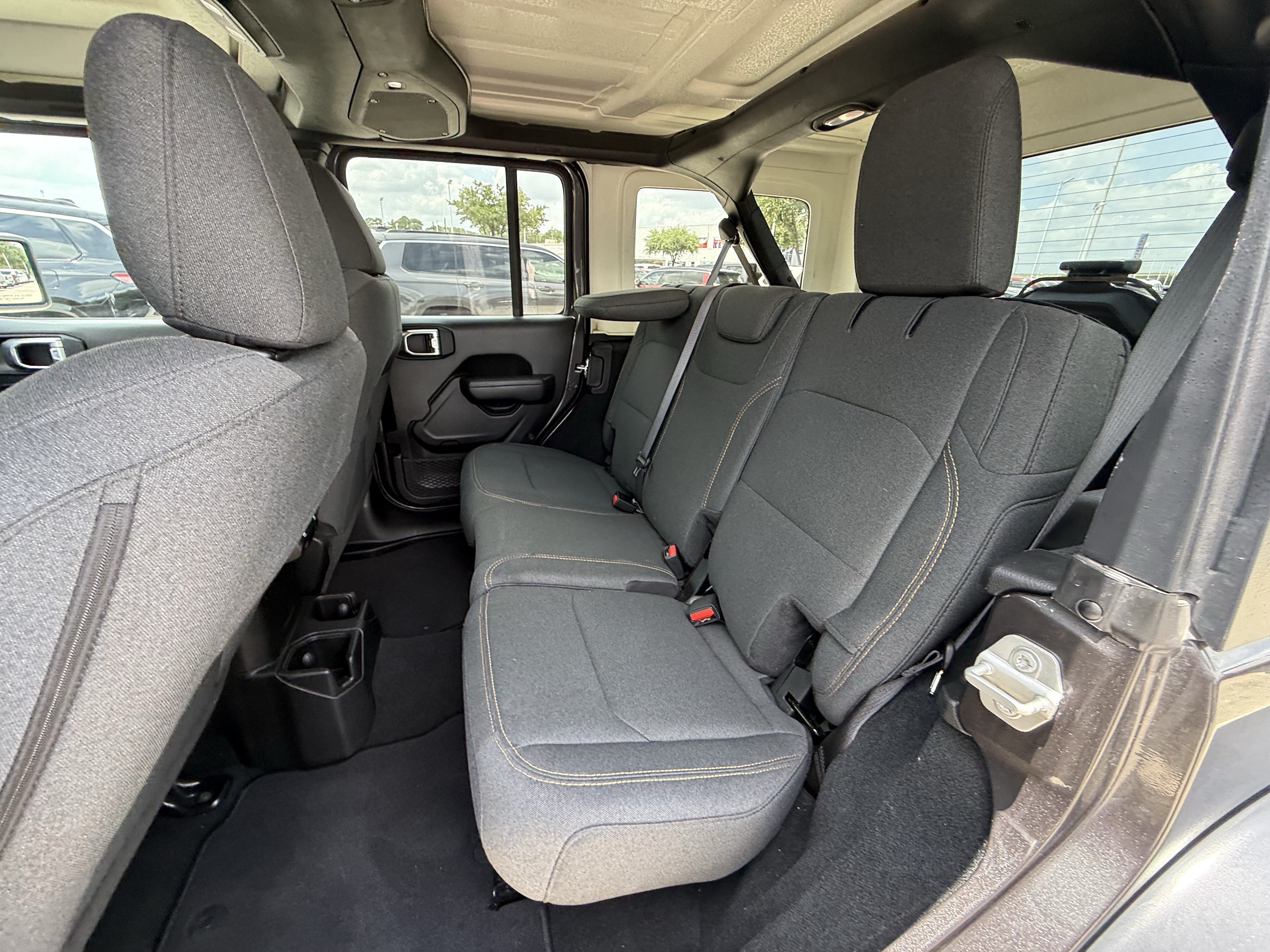 Used 2024 Granite Crystal Metallic Clearcoat Jeep  image 27